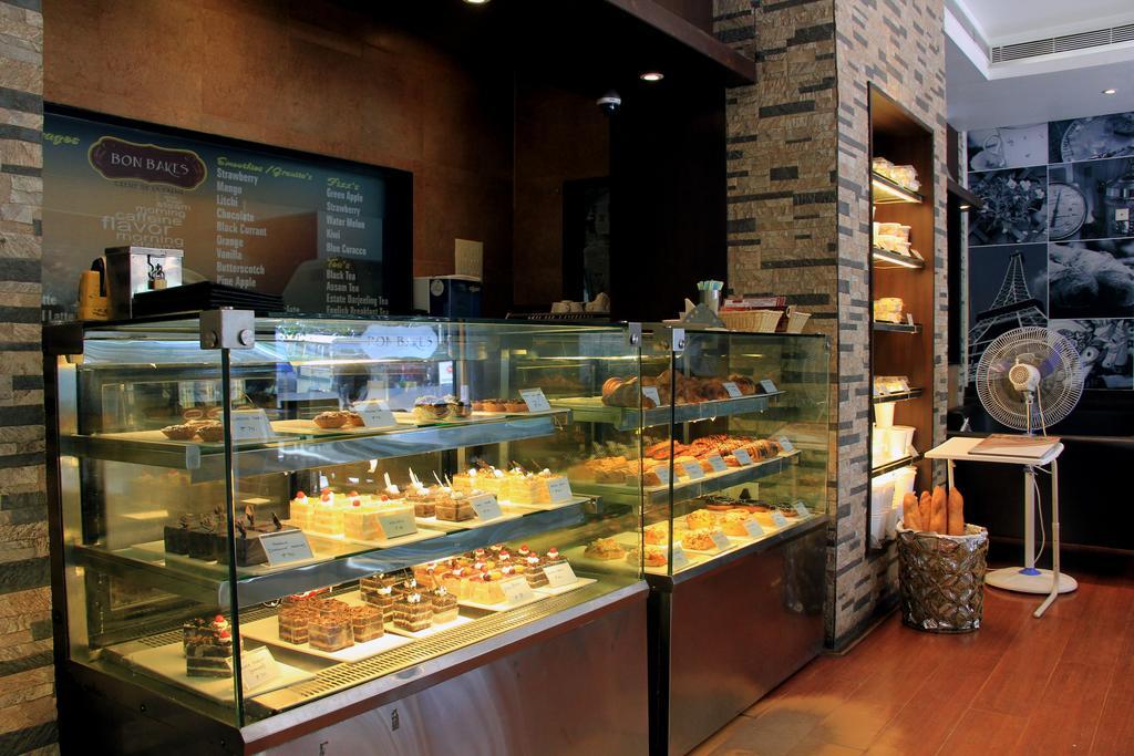 Hotel Sun Park Pondicherry Bagian luar foto