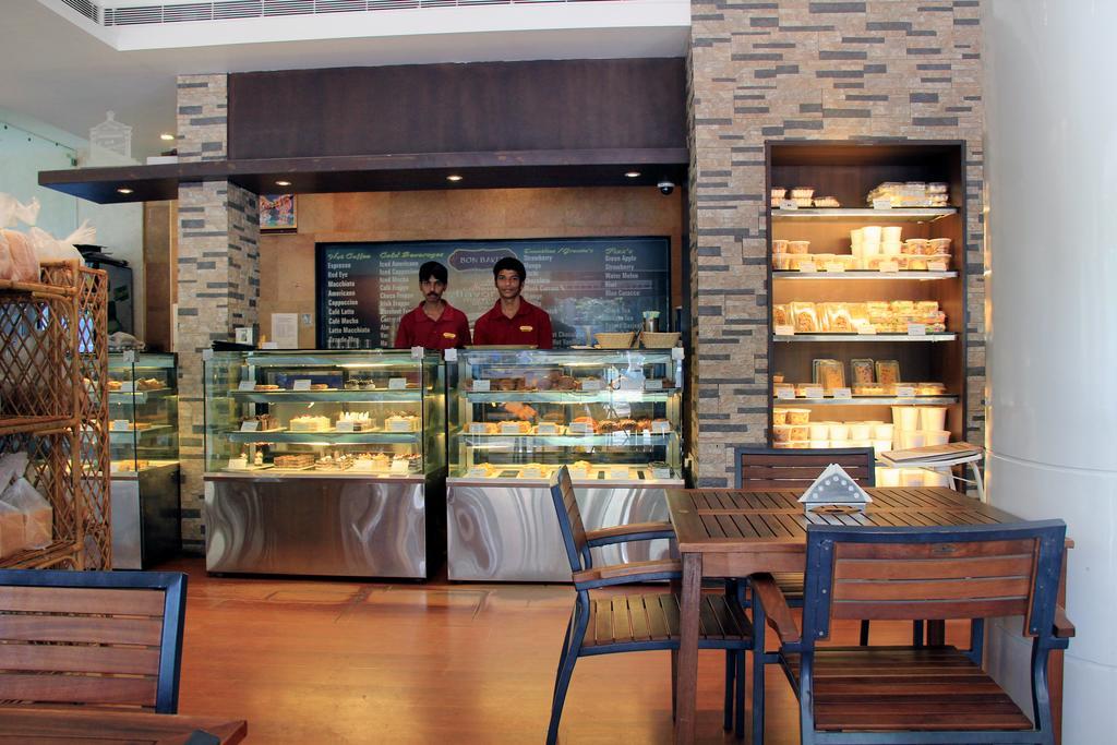 Hotel Sun Park Pondicherry Bagian luar foto