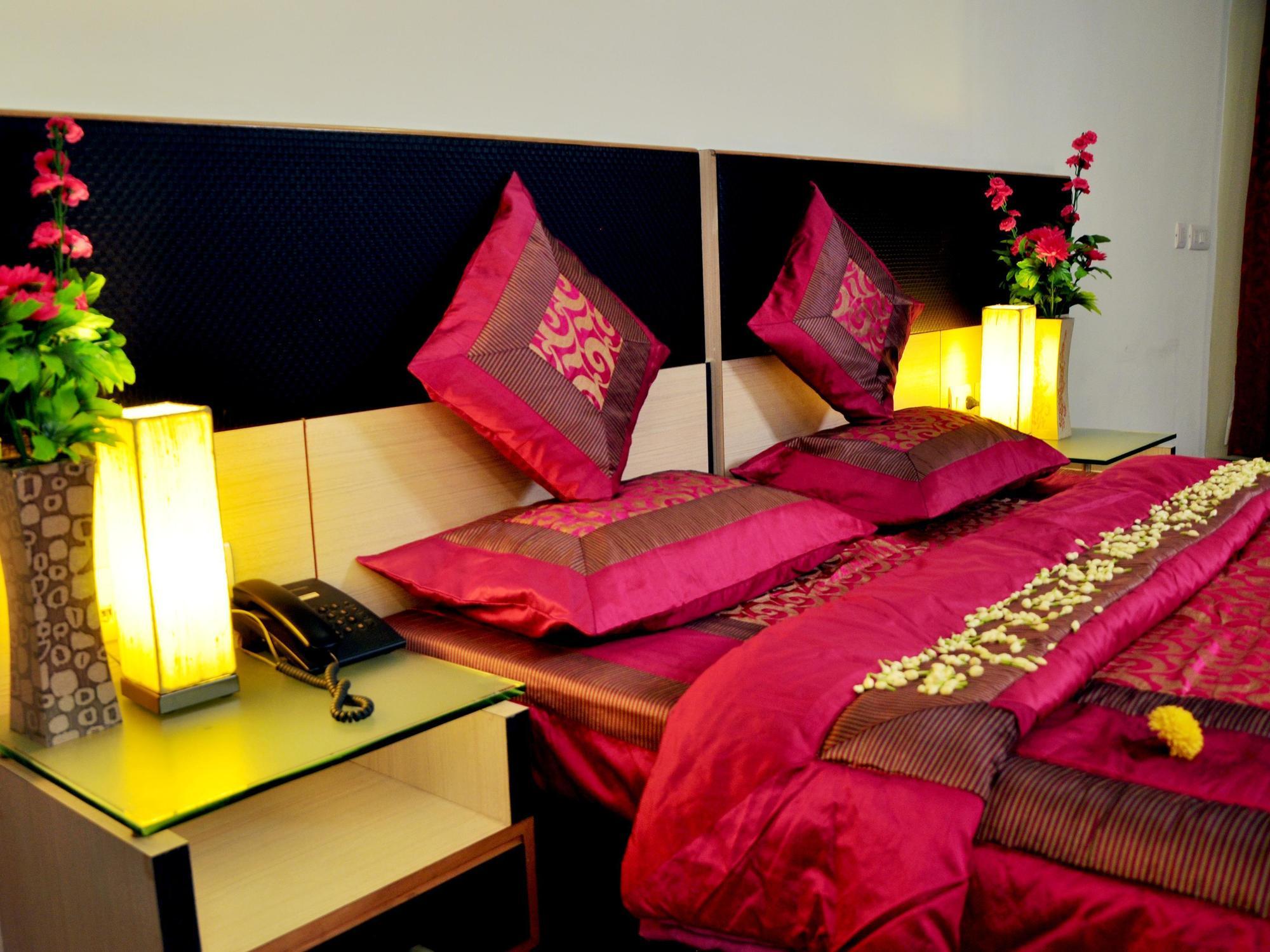 Hotel Sun Park Pondicherry Bagian luar foto