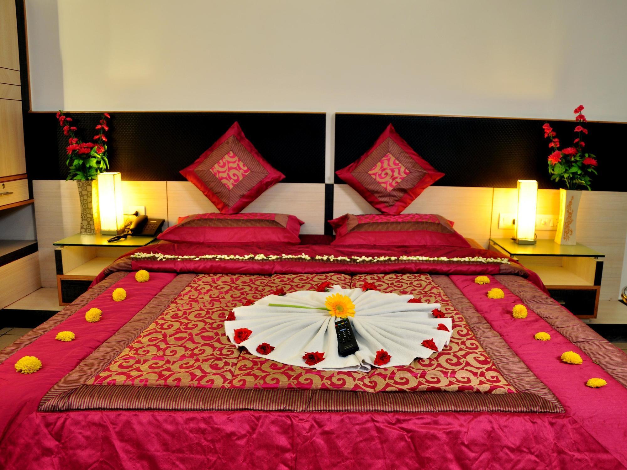 Hotel Sun Park Pondicherry Bagian luar foto