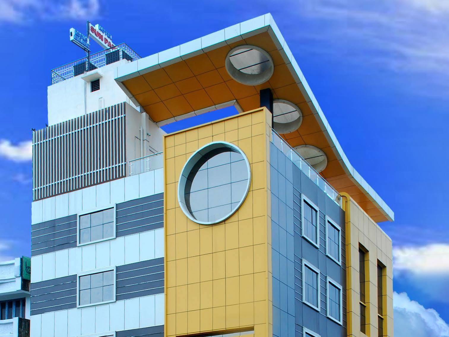 Hotel Sun Park Pondicherry Bagian luar foto