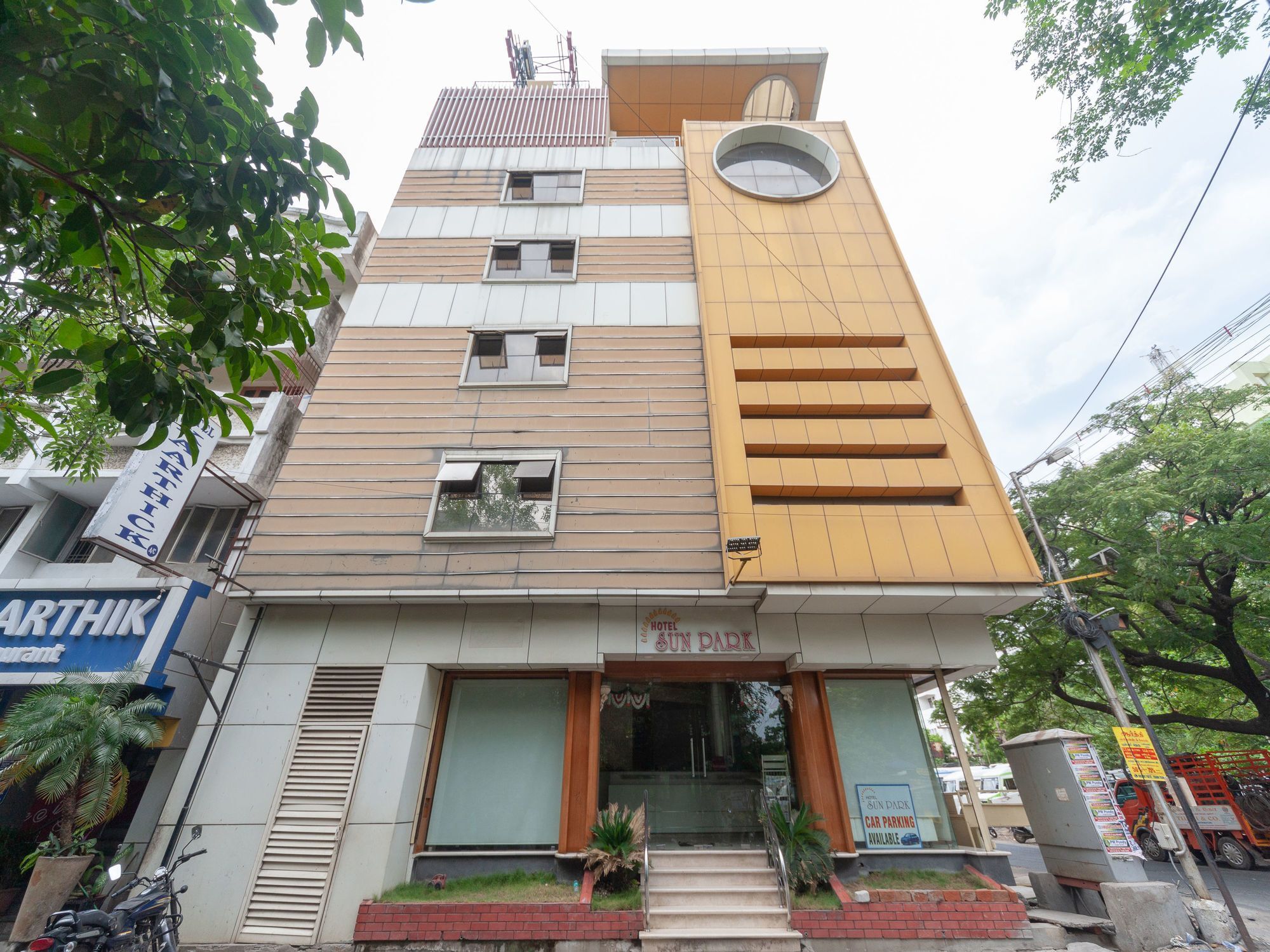 Hotel Sun Park Pondicherry Bagian luar foto